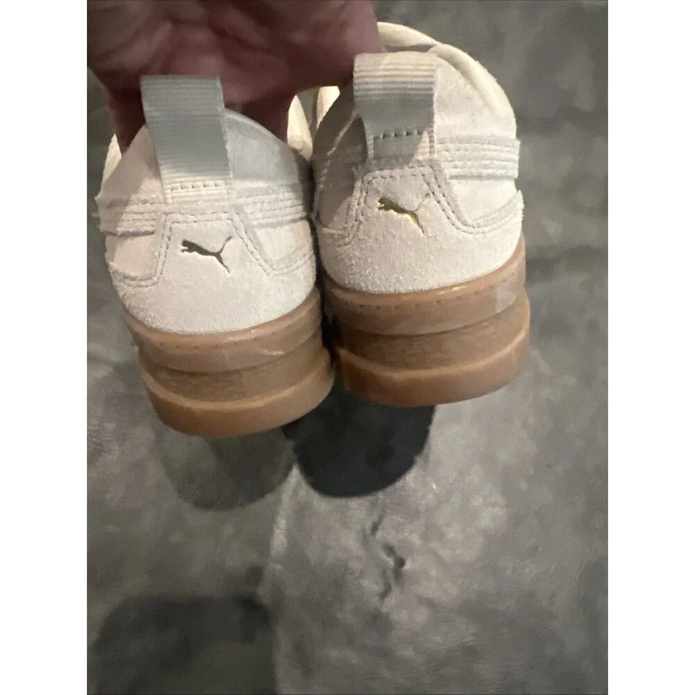 Puma Suede Platform sneakers Beige Sz 9.5 Y2K Fashion Athletic Cozy neutral